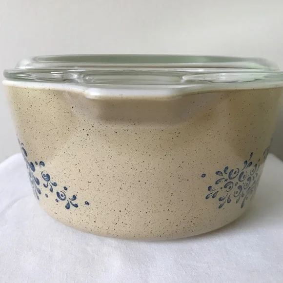 Vintage Pyrex by Corning - Homestead Round Casserole with Clear Lid Cover - Picture 6 of 16